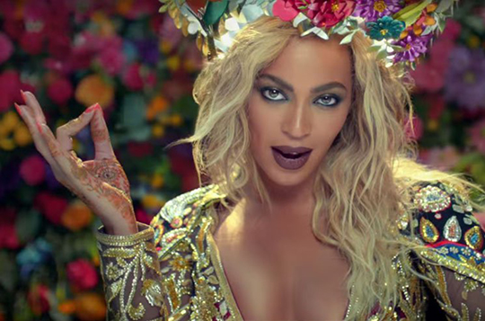 Coldplay and Beyonce Hymn For The Weekend video