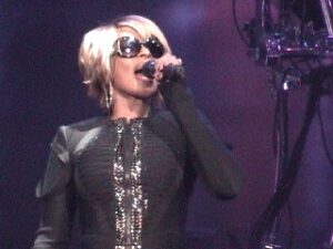 Mary J. Blige Performs