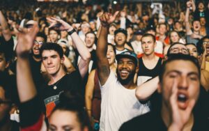 5 Ways To Flirt and Find Love at a Concert