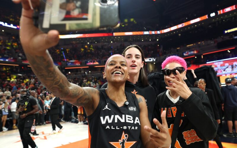 Who are the StudBudz