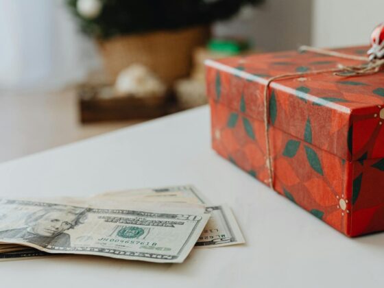 Holiday Spending Without Going Broke