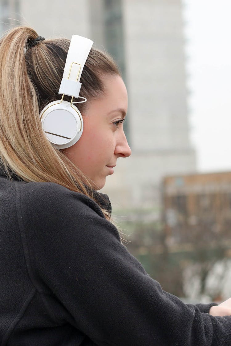 Sleek Ponytail with Quiet Luxury Vibes, Inspired by Lori Harvey