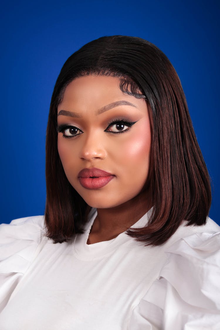 Sleek Shoulder-Grazing Blunt Bob