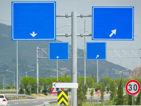 highway-road-signs-safety-featured